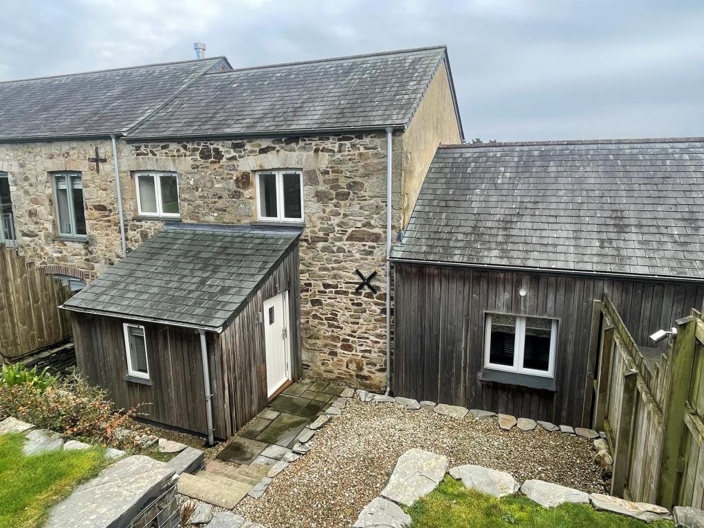 Lot: 60 - THREE-BEDROOM BARN CONVERSION - Rear exterior of property